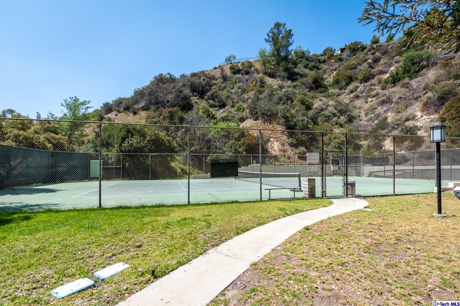 24 Aller Court Glendale, CA 91208 - Photo 36 of 39