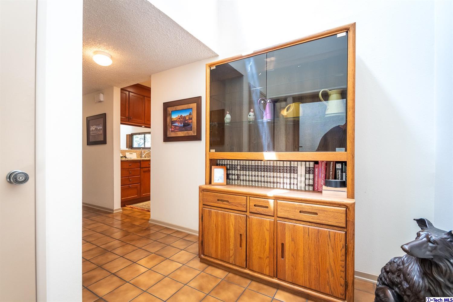 24 Aller Court Glendale, CA 91208 - Photo 6 of 39