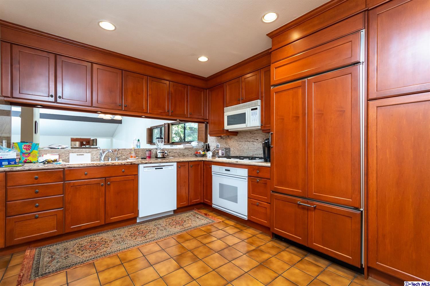 24 Aller Court Glendale, CA 91208 - Photo 7 of 39