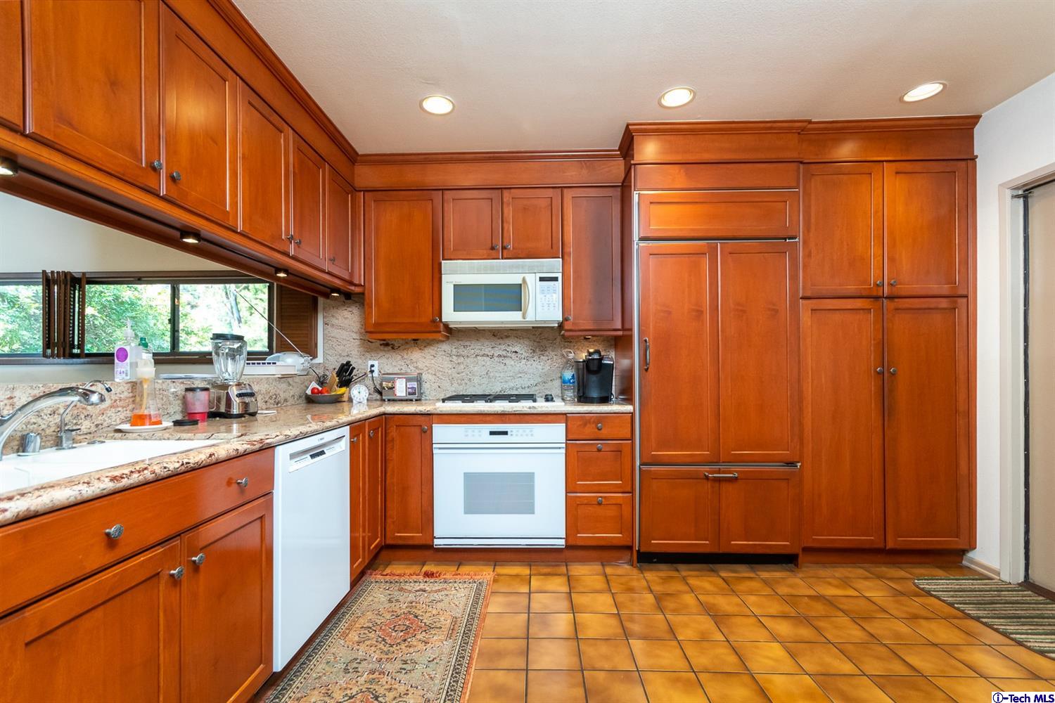 24 Aller Court Glendale, CA 91208 - Photo 8 of 39