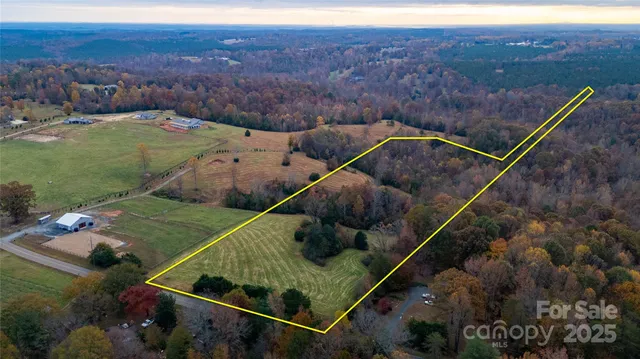 a view of a tennis court