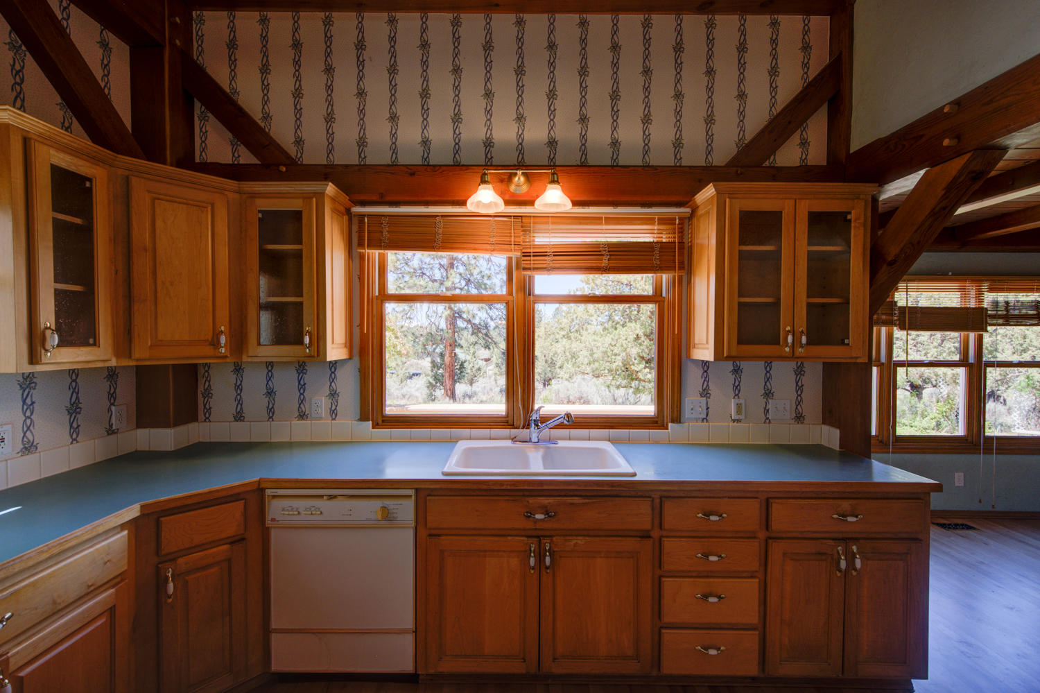 22052 Banff Drive Bend, OR 97702 - Photo 9 of 31 9_kitchen