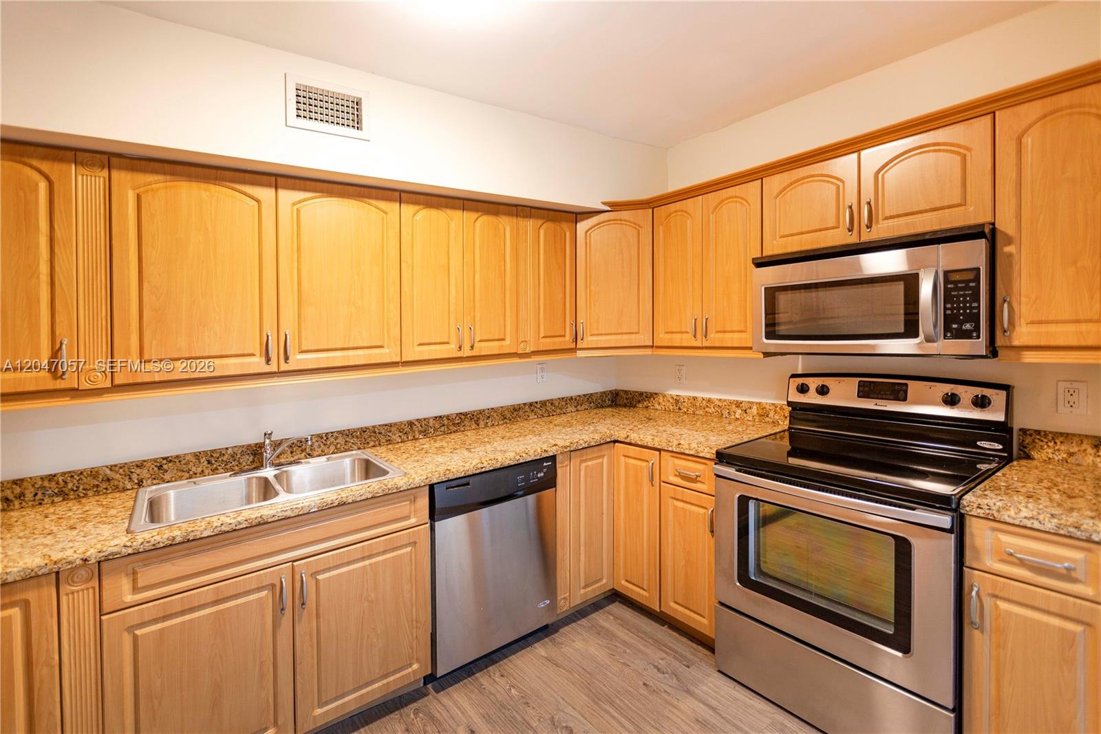 5451 Southwest 80th Street Miami, FL 33143 - Photo 8 of 39