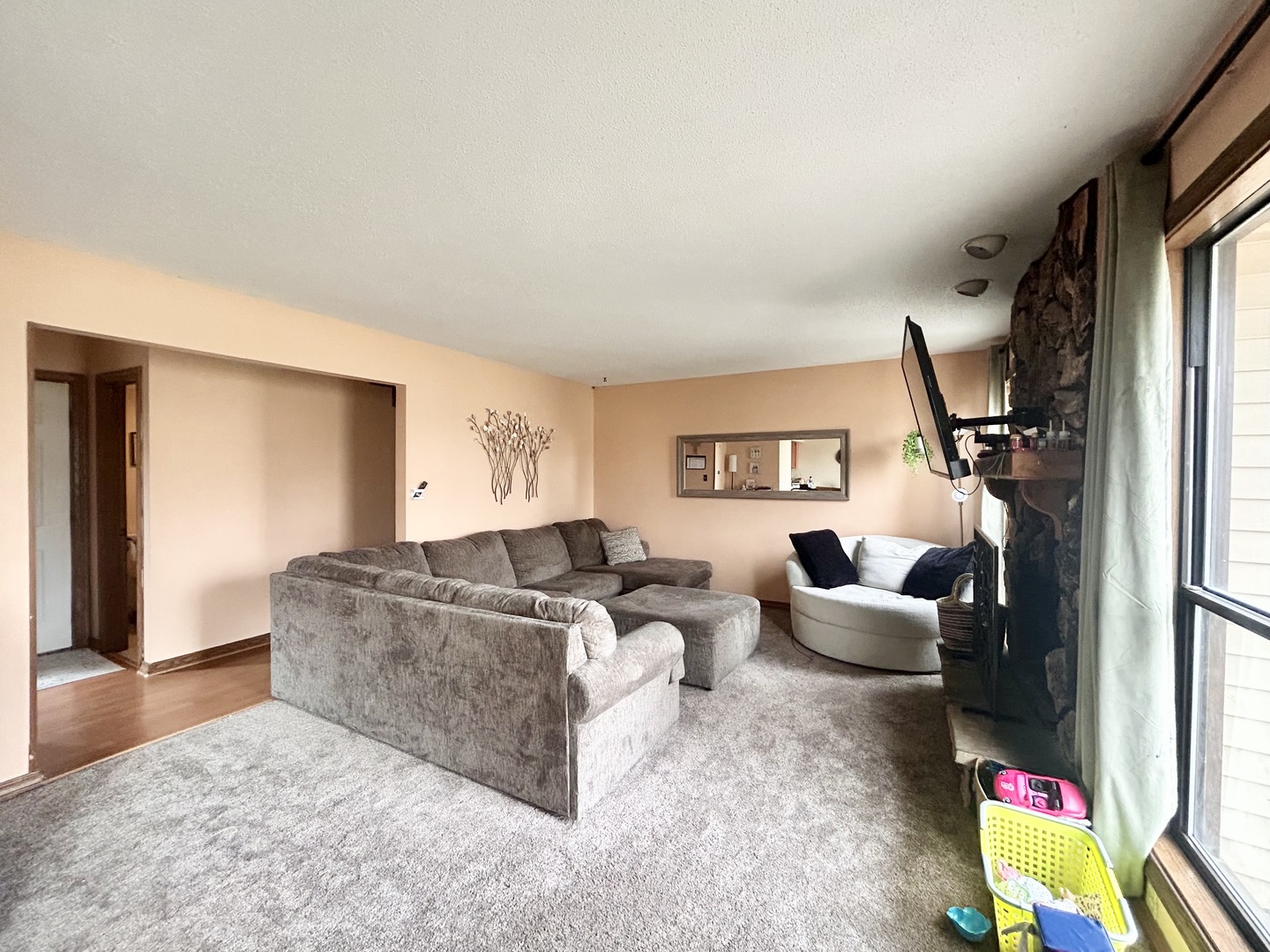 412 Spring Circle Urbana, IL 61802 - Photo 6 of 21 a living room with furniture and a couch
