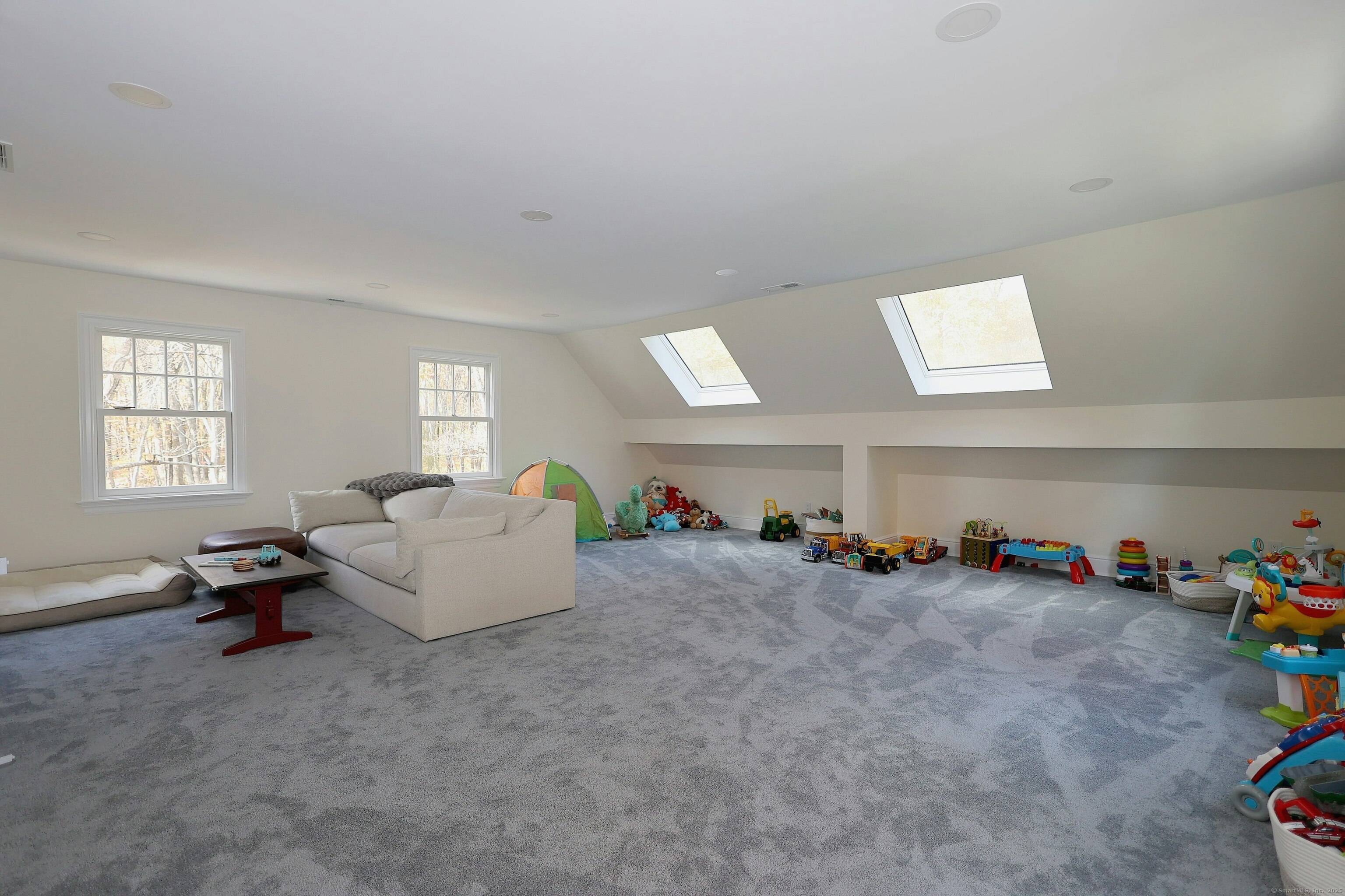 112 Middlebrook Farm Road Wilton, CT 06897 - Photo 24 of 40 a living room with furniture and a window