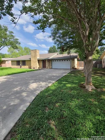 a view of house with a big yard