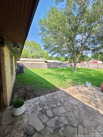 $300,000 | 117 Larkspur Drive, Uvalde, TX 78801