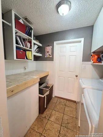 a view of utility room