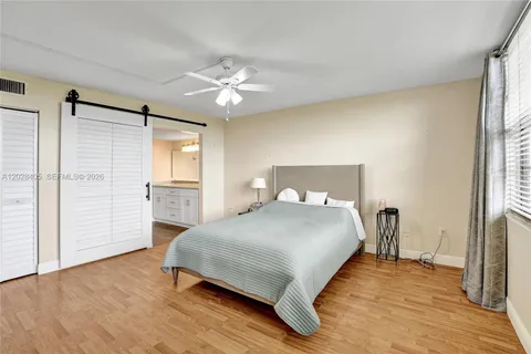 $240,000 | 901 Colony Point Circle, Unit 501, Pembroke Pines, FL 33026