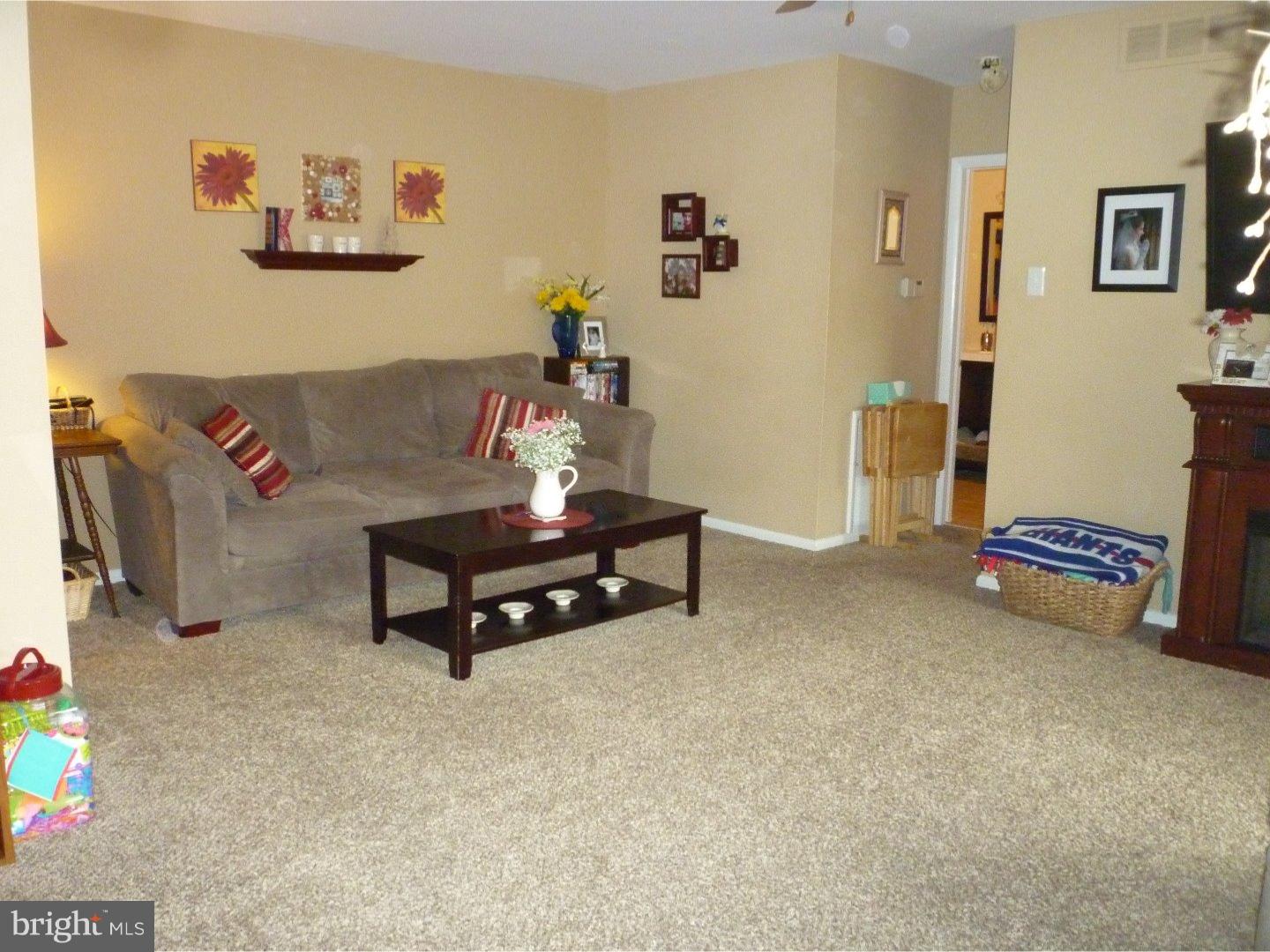 1475 Mt Holly Road, Unit N3 Beverly, NJ 08010 - Photo 8 of 25 Living Room