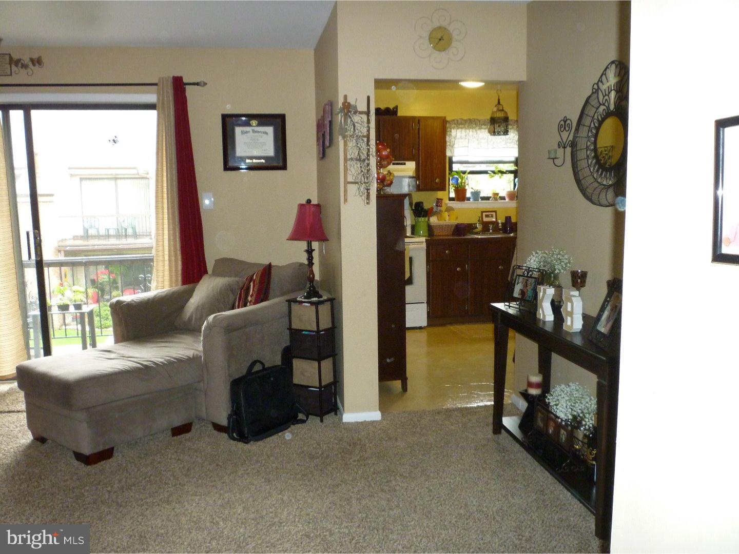 1475 Mt Holly Road, Unit N3 Beverly, NJ 08010 - Photo 10 of 25 Living Room