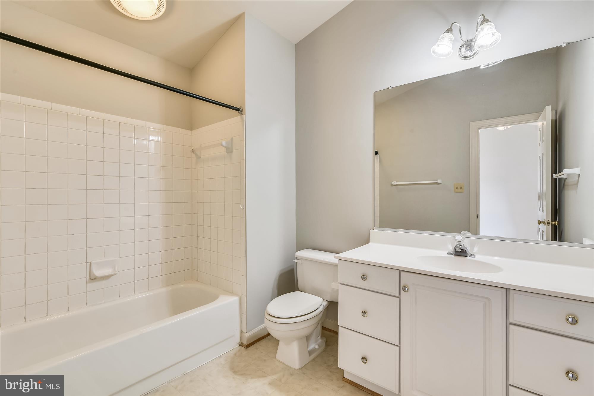 14386 Silo Valley View Centreville, VA 20121 - Photo 14 of 24