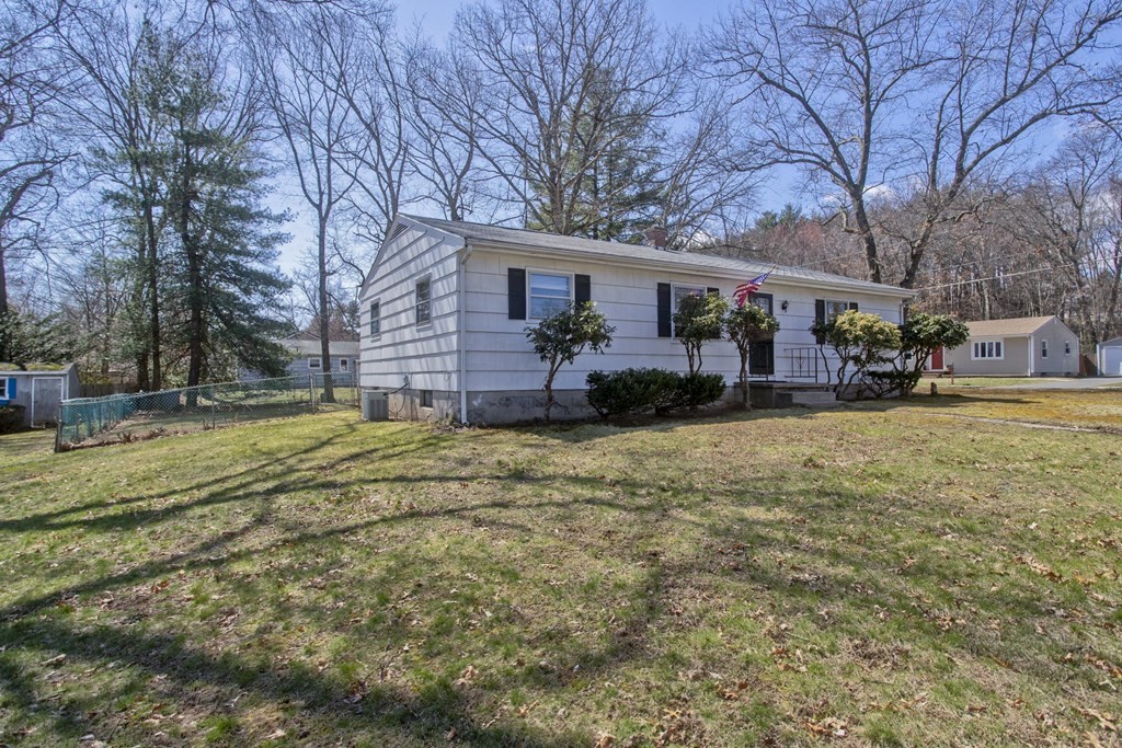 5 Corey Road Springfield, MA 01128 - Photo 3 of 35