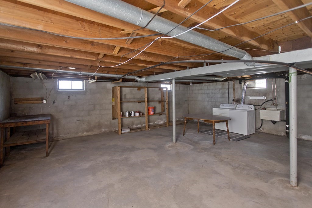 5 Corey Road Springfield, MA 01128 - Photo 34 of 35