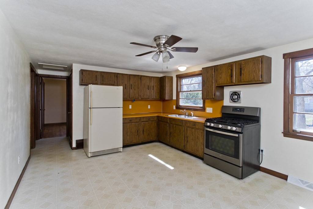 5 Corey Road Springfield, MA 01128 - Photo 4 of 35