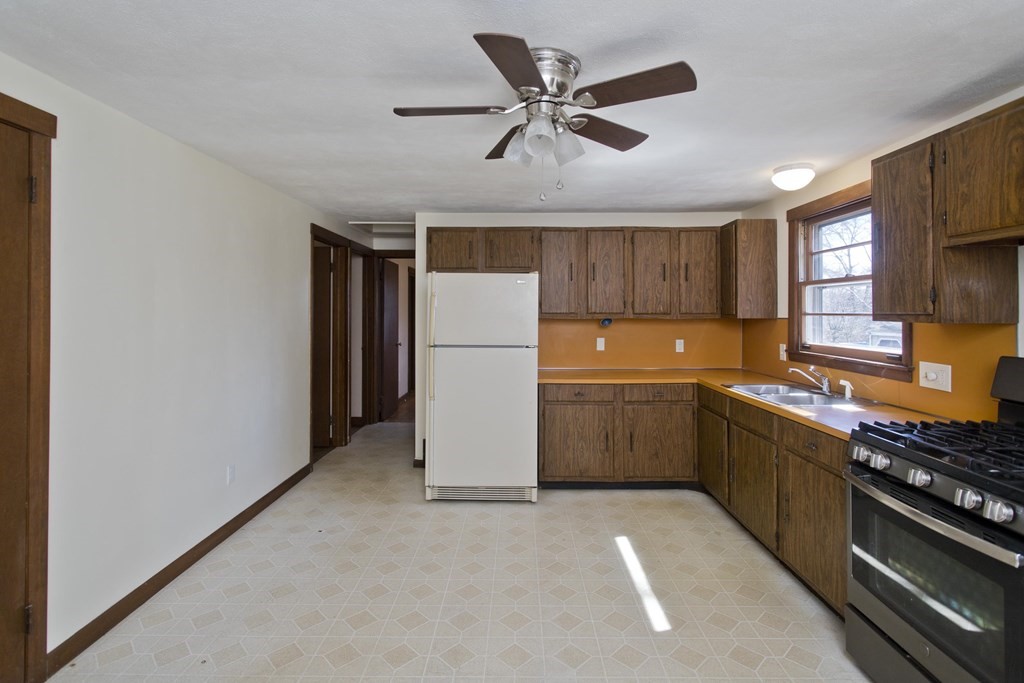 5 Corey Road Springfield, MA 01128 - Photo 5 of 35