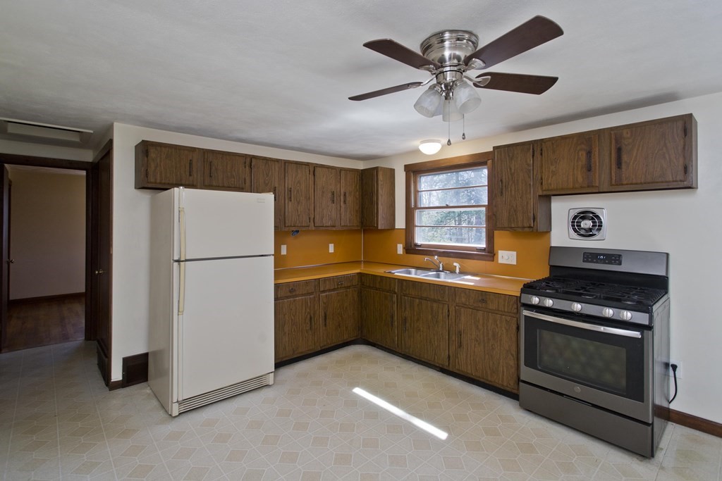 5 Corey Road Springfield, MA 01128 - Photo 6 of 35