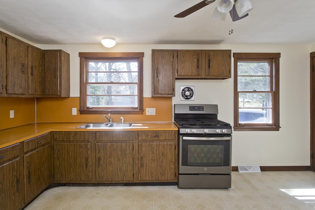 5 Corey Road Springfield, MA 01128 - Photo 7 of 35