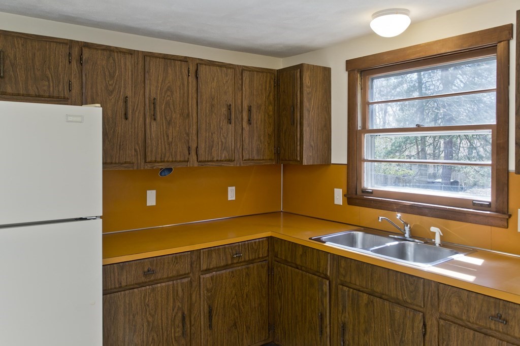 5 Corey Road Springfield, MA 01128 - Photo 10 of 35