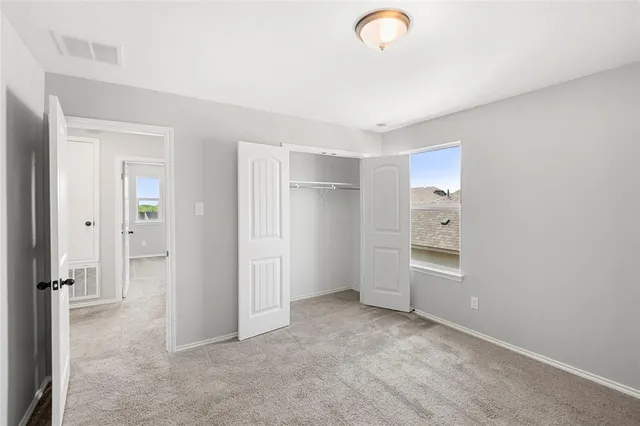 $2,400 | 117 West Point Way, Elgin, TX 78621