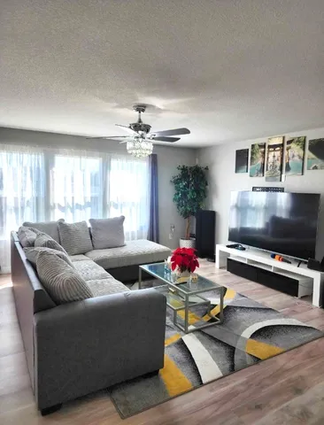 $2,400 | 117 West Point Way, Elgin, TX 78621