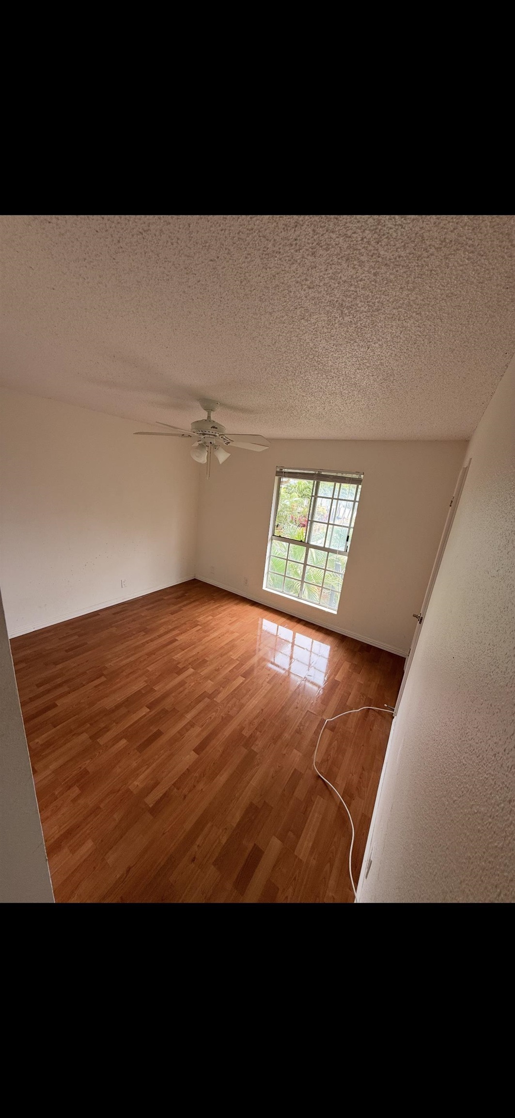 140 Uwapo Road, Unit 35204 Kihei, HI 96753 - Photo 4 of 16 a view of an empty room and window