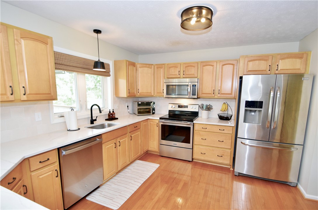 41 Ketchum Street Victor, NY 14564 - Photo 7 of 36 Quartz countertops