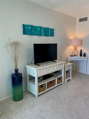 $8,000 | 3235 Gulf Of Mexico Drive, Unit A302, Longboat Key, FL 34228