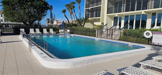 $8,000 | 3235 Gulf Of Mexico Drive, Unit A302, Longboat Key, FL 34228