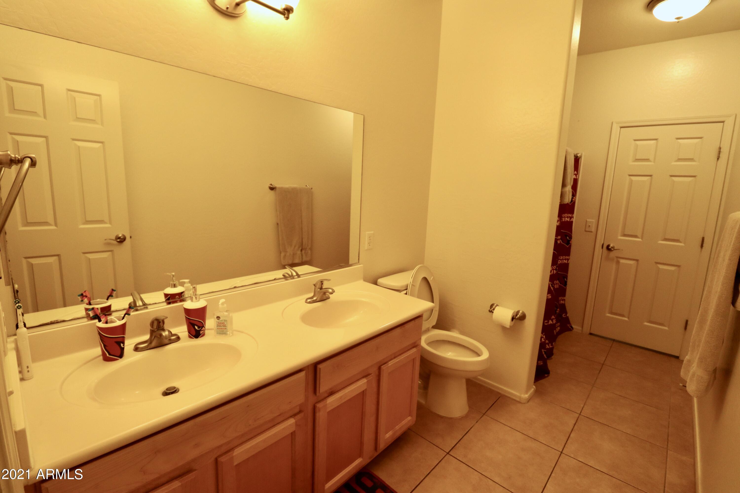 9223 West Belvoir Road Phoenix, AZ 85037 - Photo 12 of 25 Jack n Jill bathroom