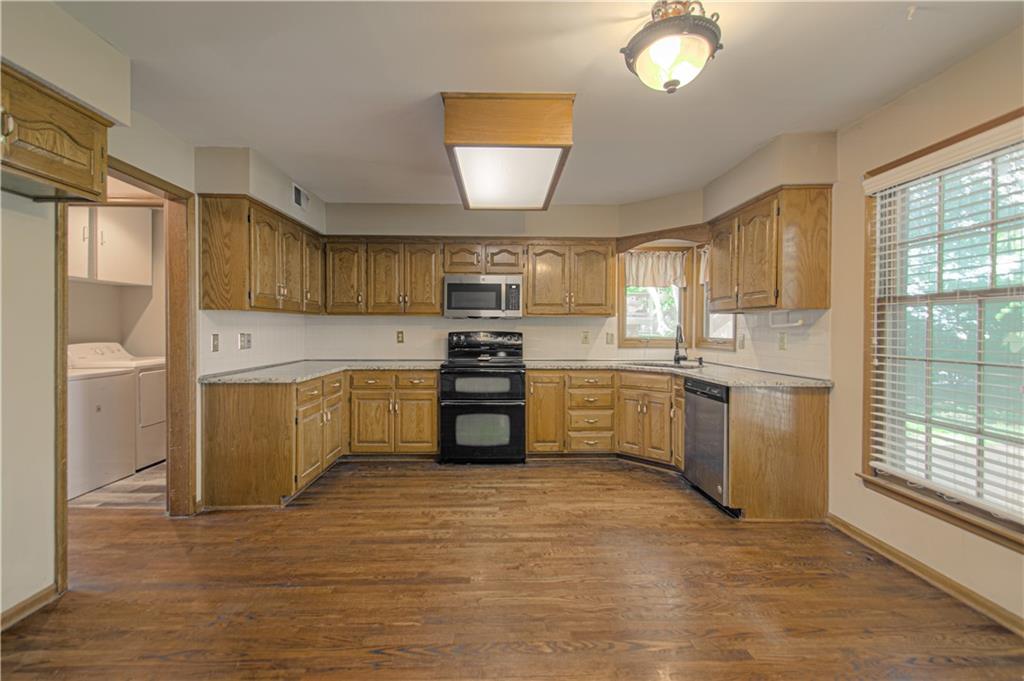 8209 Bell Road Lenexa, KS 66219 - Photo 12 of 49