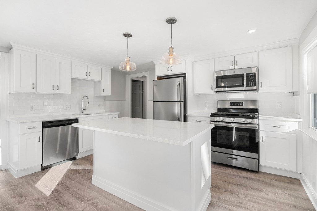134 High Street Danvers, MA 01923 - Photo 4 of 31 Gallery Image 4