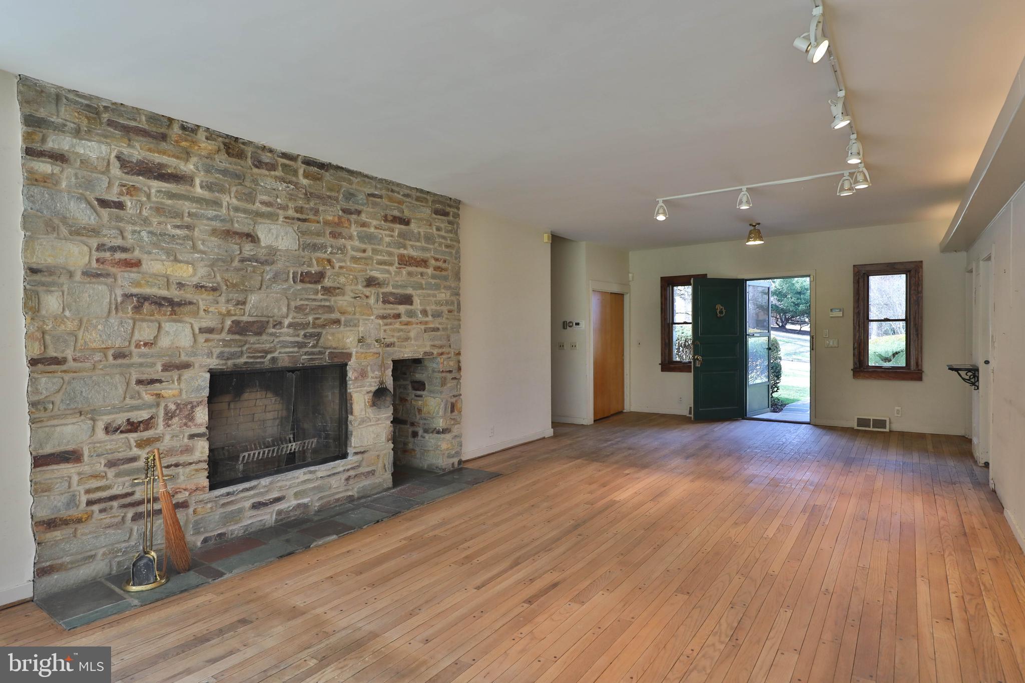209 Gribbel Road Wyncote, PA 19095 - Photo 8 of 40 Living Room