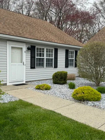 $1,950 | 14 Plymouth Court, Unit 14, Clinton, CT 06413