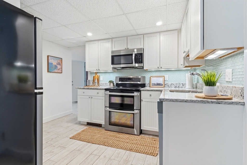 6 Mt Locust Place, Unit 2 Gloucester, MA 01930 - Photo 16 of 39