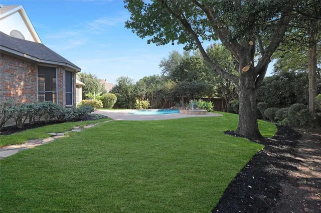 a view of a house with a backyard