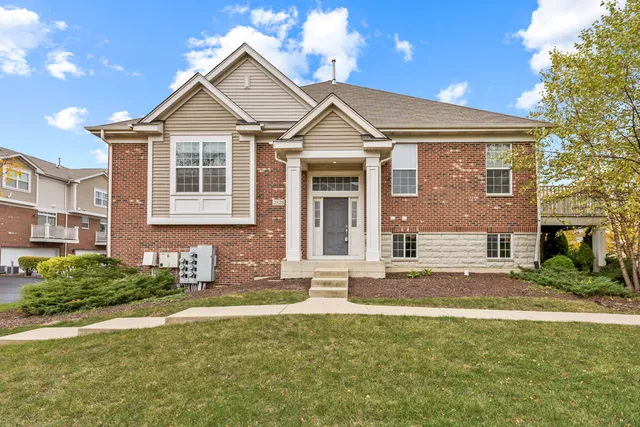 $3,195 | 2528 Dunraven Avenue, Naperville, IL 60540