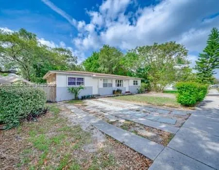 a view of a house with yard and a tree