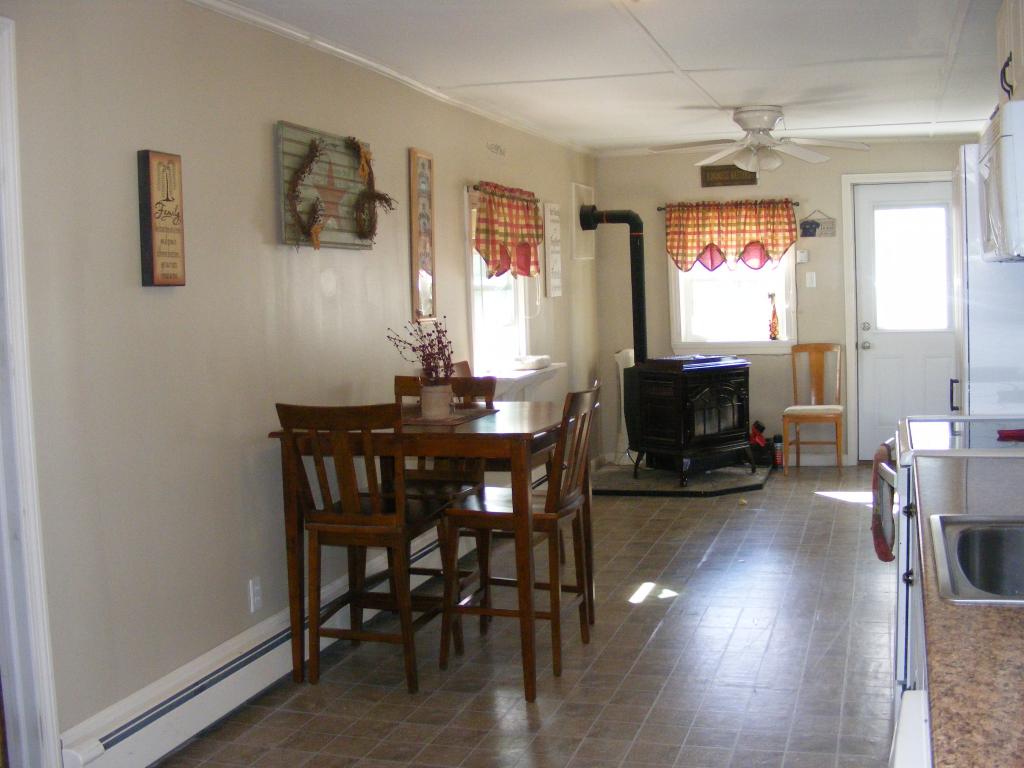 7 Alpine Street Gorham, NH 03581 - Photo 4 of 13 Gallery Image 4