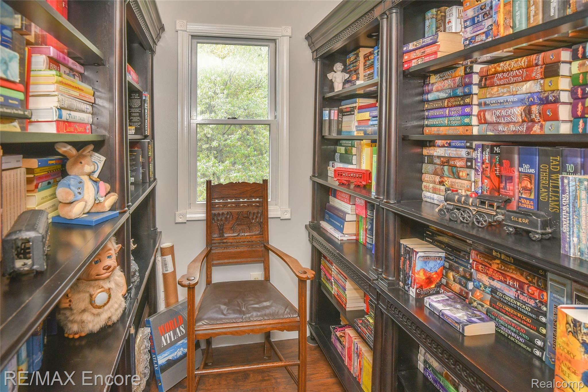 6274 Washburn Road Goodrich, MI 48438 - Photo 81 of 96 Up Level Office Den Area (8).jpg