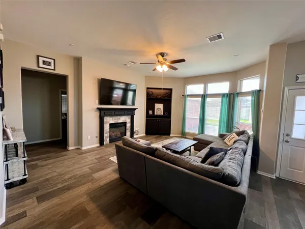 $2,650 | 9219 Barnsford Lane, Tomball, TX 77375
