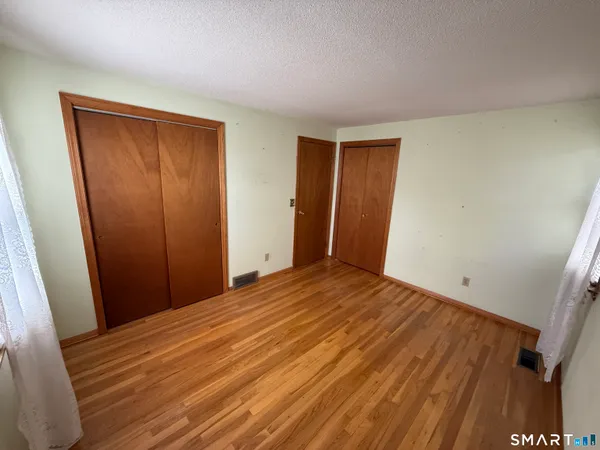 $334,999 | 321 Knob Hill Road, Meriden, CT 06451