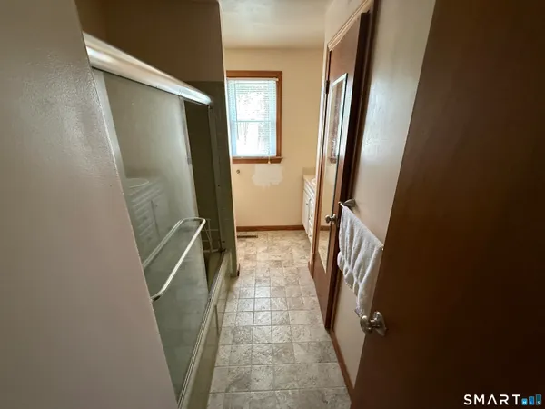 $334,999 | 321 Knob Hill Road, Meriden, CT 06451