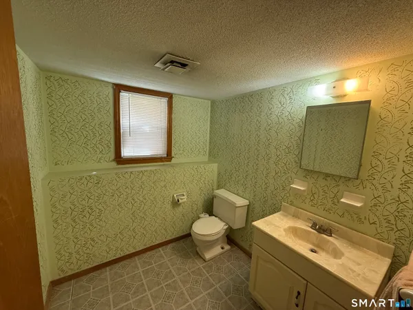 $334,999 | 321 Knob Hill Road, Meriden, CT 06451