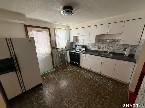 $334,999 | 321 Knob Hill Road, Meriden, CT 06451