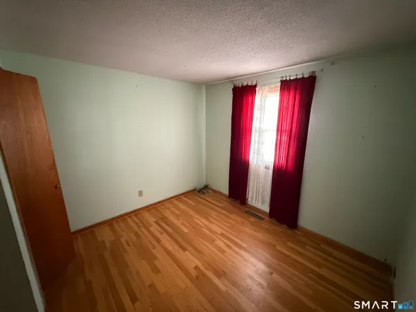 $334,999 | 321 Knob Hill Road, Meriden, CT 06451