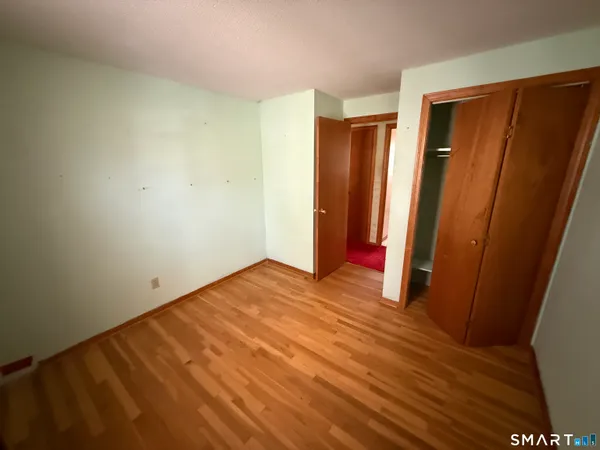 $334,999 | 321 Knob Hill Road, Meriden, CT 06451