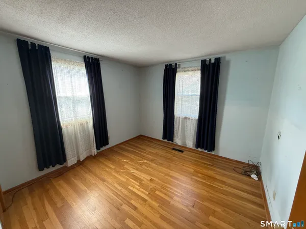 $334,999 | 321 Knob Hill Road, Meriden, CT 06451