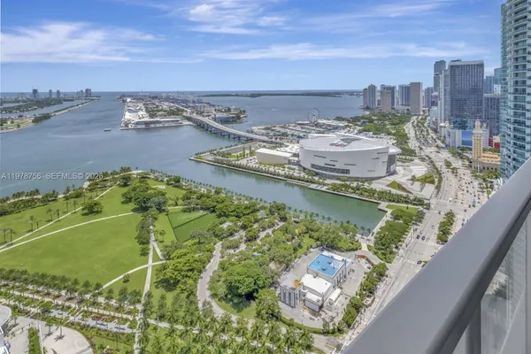a view of livingroom with furniture