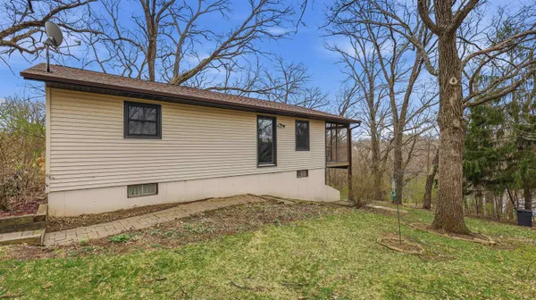 $300,000 | 5-a11 White Buffalo Drive, Apple River, IL 61001